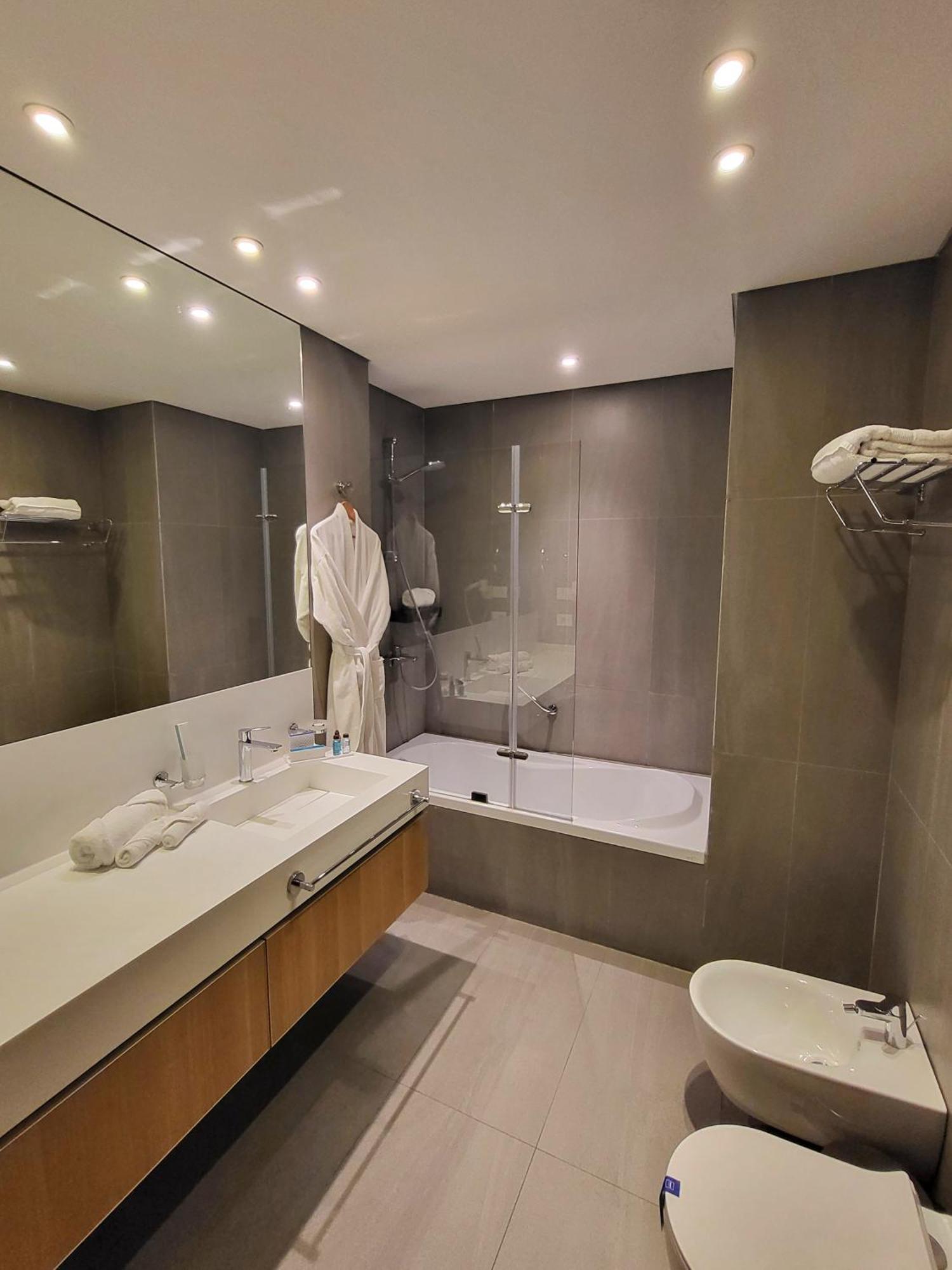 Monot Suites Beirut Exteriör bild